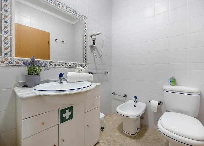 Sunny Escape Apartment *